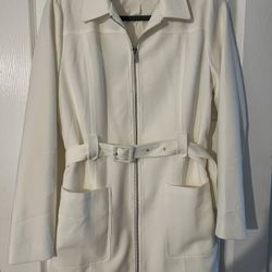 Good Condition- Forever 21 Off White Women’s Coat/ Size: Medium