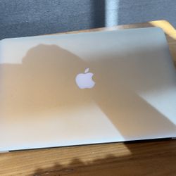 Apple MacBook Pro 15” Retina Core I7 8GB RAM 500GB SSD DRIVE $275