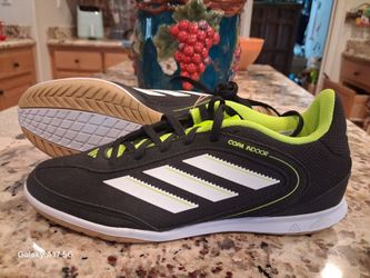 Indoor soccer shoes us size 7