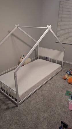 Toddler bed