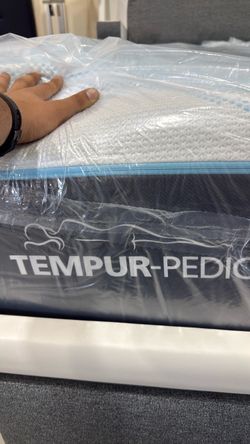Tempur-Pedic Mattress lux breeze Still in Plastic king size