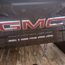GMC Sierra Bed Complete With Tailgate And Taillights 