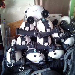 AIPER ROBOTIC POOL VACUUMS 14 OF THEM SOME WORK SOME FOR PARTS OR FIX MAKE ME AN OFFER ON ALL