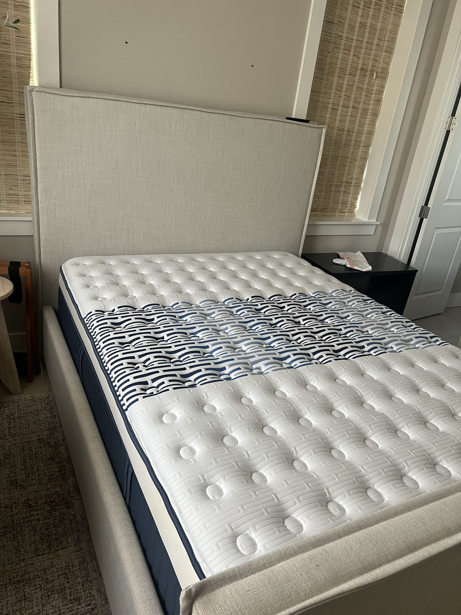 Living Spaces Queen Mattress And Box Spring