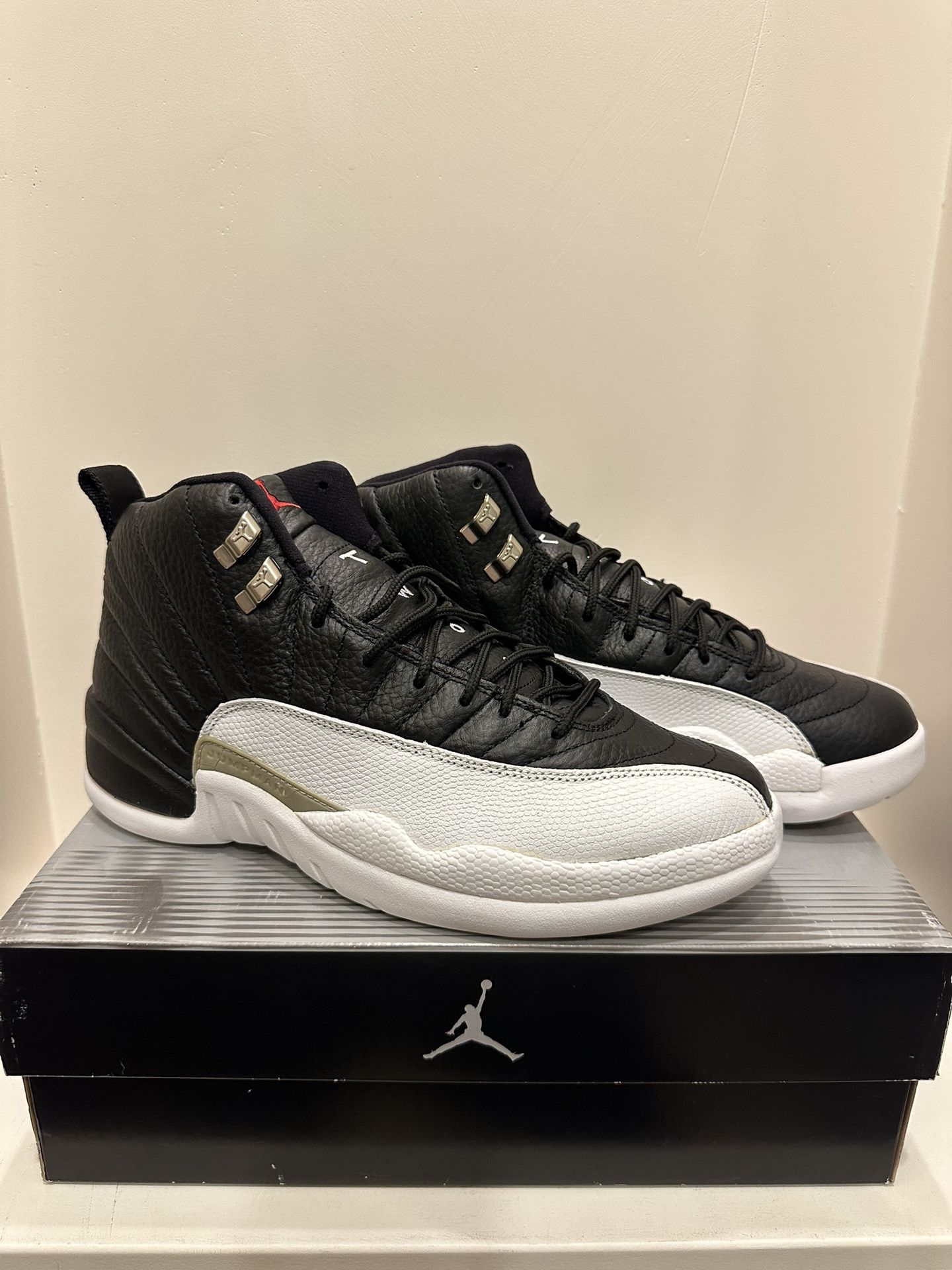 Nike Jordan 12 Retro Playoffs 2004 Men's Size 9.5 136001-016