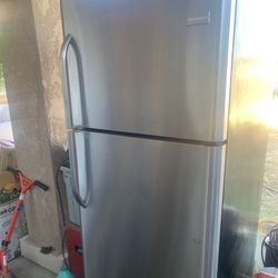 Fridgeadaire Fridge 