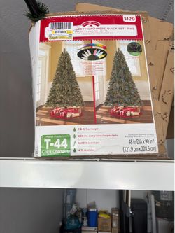 Pre lit Christmas tree
