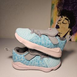 Size 9c - Girls Nike Lebron's - $25
