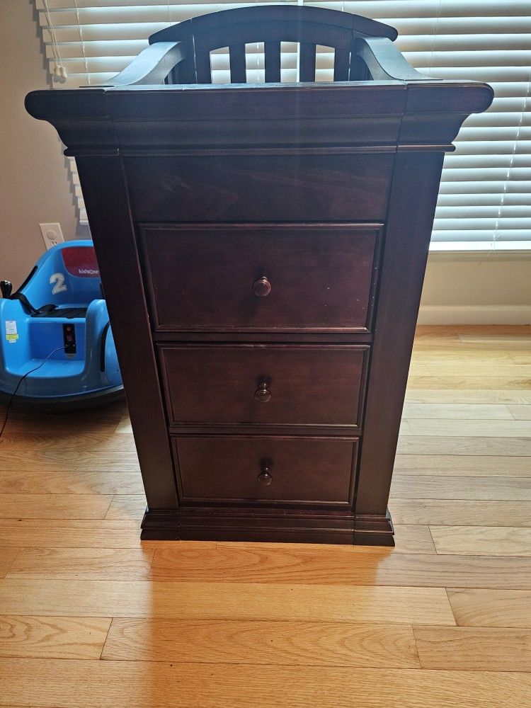 3 Draw Dresser With Changing Table