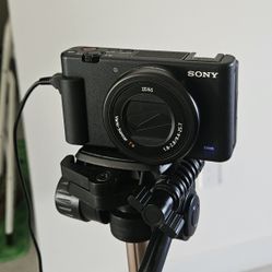 Sony Camera ZV-1 – Perfect for Content Creators & Vloggers!