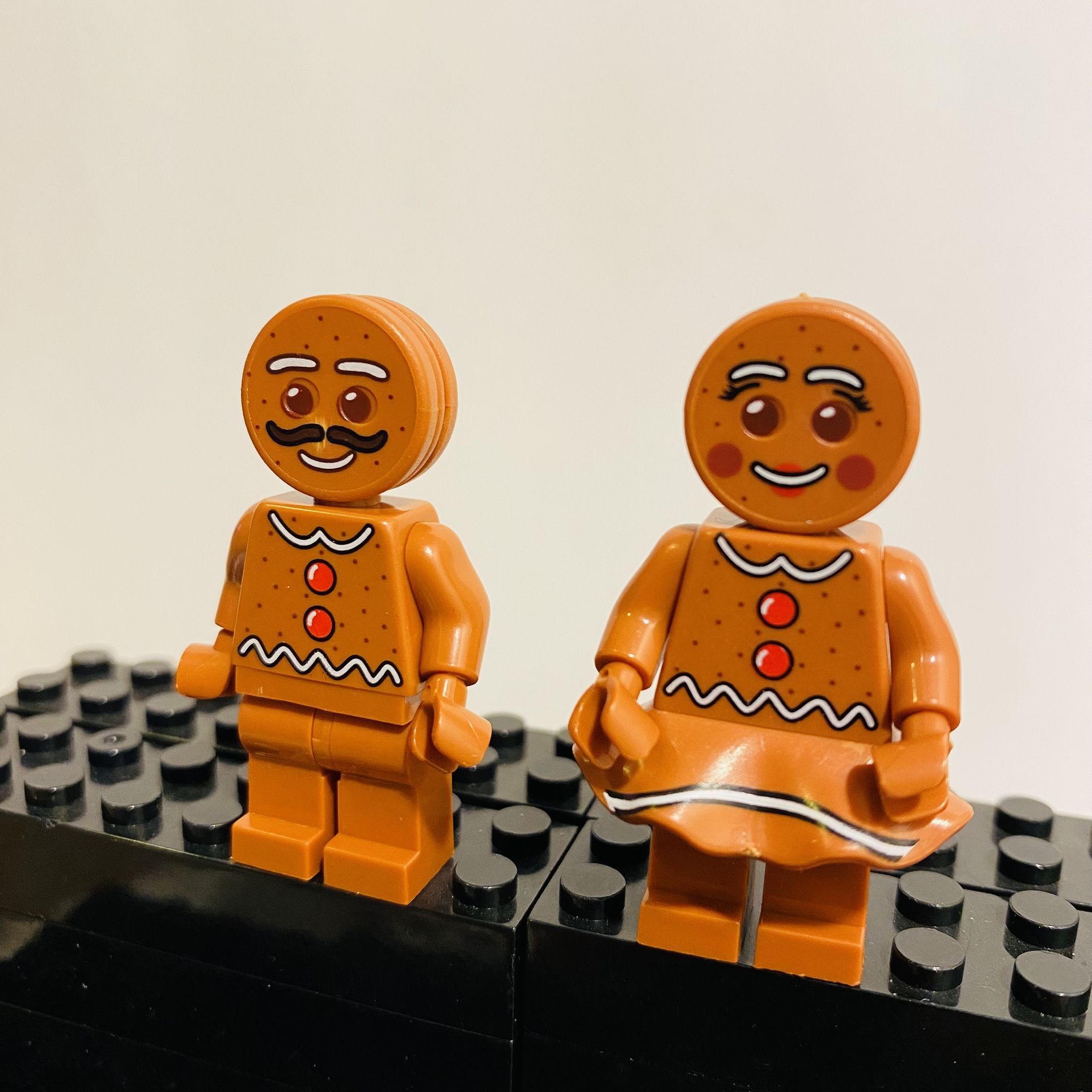 Mr. & Mrs. Gingerbread Minifigures Cute Bundle | New Custom LEGO Compatible Toy