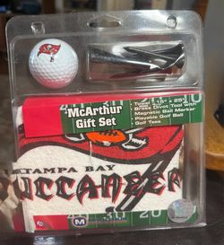 Tampa Bay Buccaneers golf gift set
