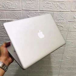 Apple MacBook Pro 13” I5/8GB/256GB SSD $140