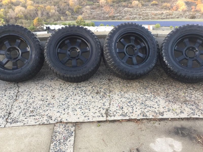 20" Pro Comp tundra rims wheels 20x9 Maxxis 305/55/20 tires method