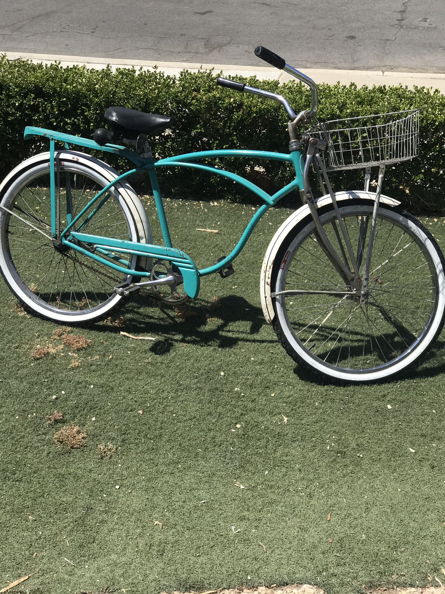 Schwinn bike 60’s solid rides great had bike serviced true beach cruiser