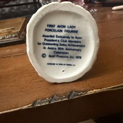 Vintage Avon Porcelain Figurine 1976 – Collectible