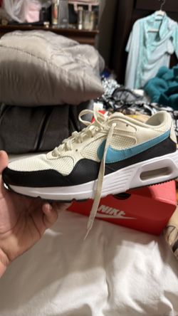 Women’s Nike venture runner