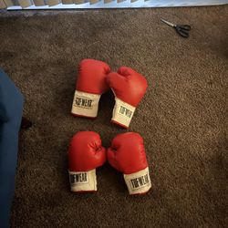 4 Boxing Gloves 