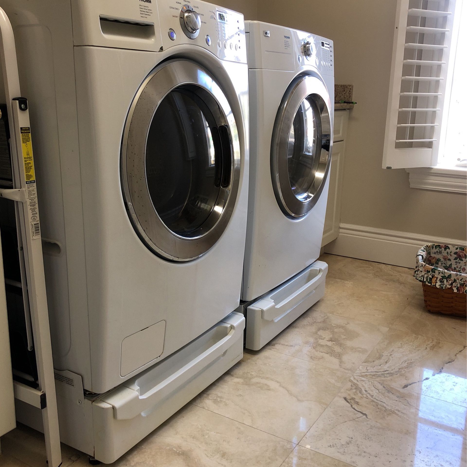 LG TROMM WASHER AND DRYER