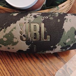 JBL Charge 5 Wireless Bluetooth Speaker (Camouflage)