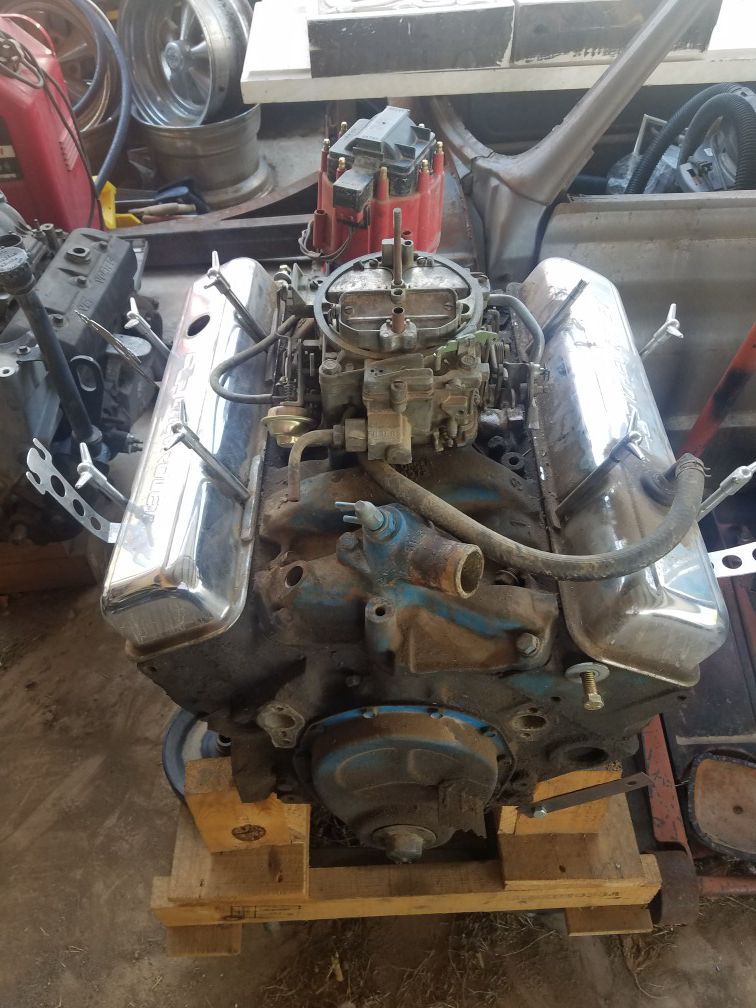 Small block Chevy engine 350. SBC runs awesome! Very strong motor.