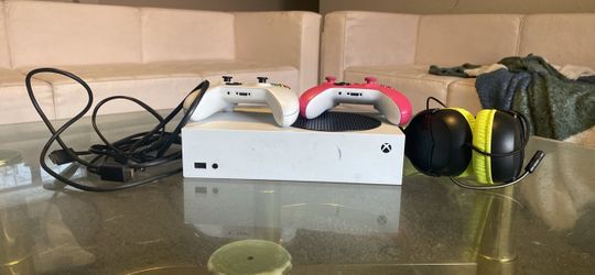 🎮 Xbox Series S Bundle + 2 Controllers