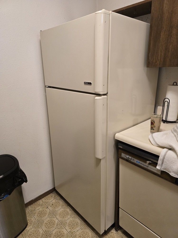 Free!!! Vintage Frigidaire Refrigerator - It Works. 