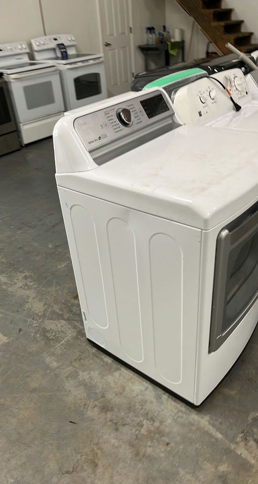 White LG Dryer Front Load 7.4 cu ft