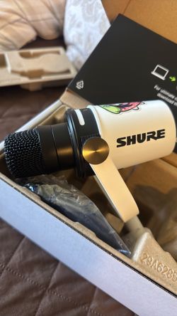 Shure microphone mv7+
