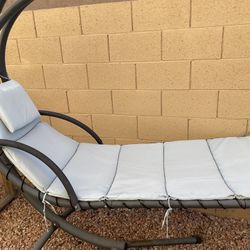 Hanging Curved Chaise Lounge Chair 