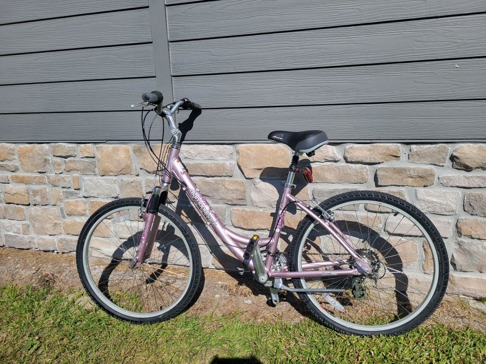 Ladies Diamondback Serene Mountain Bike