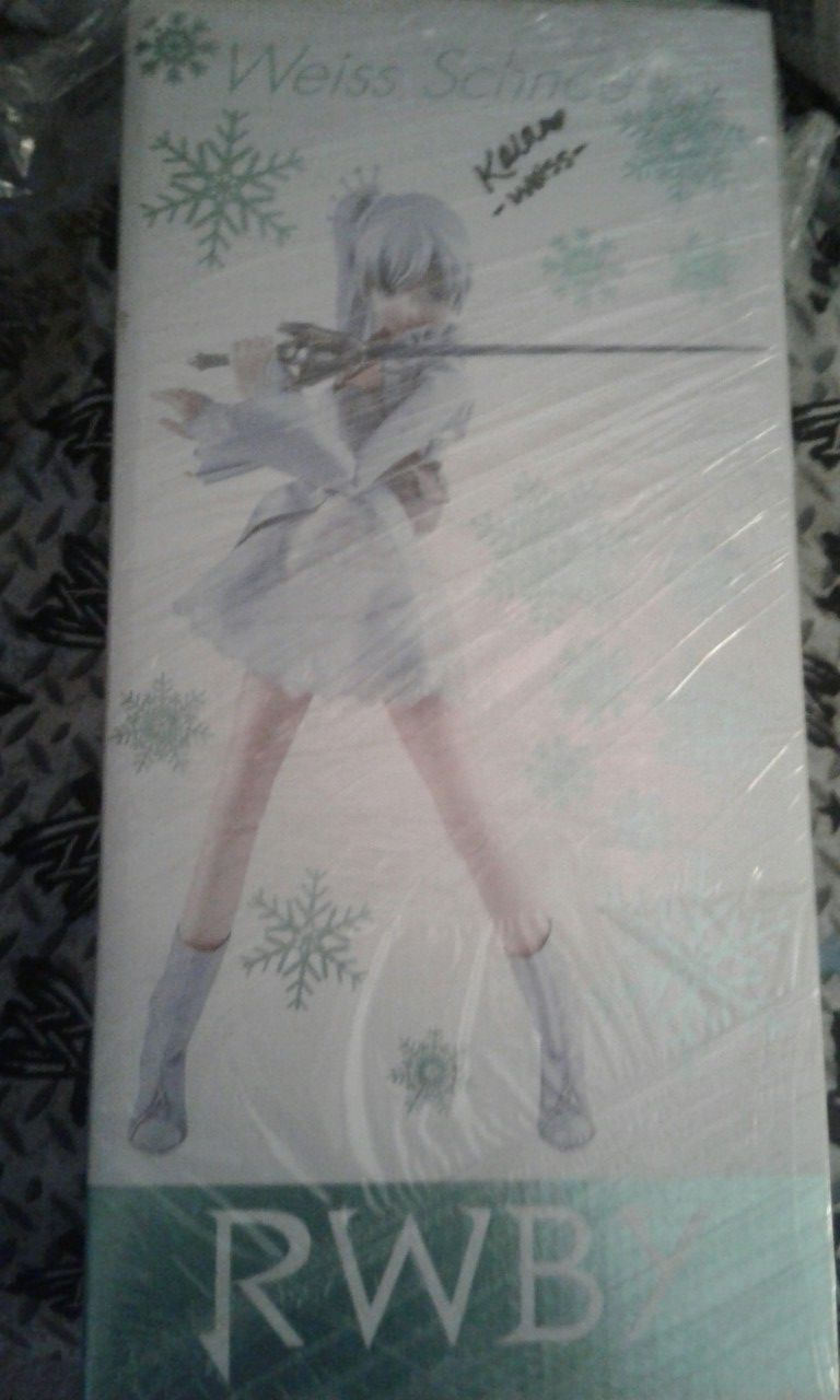 Rwby Weiss schnee threezero figure signed by Kara Eberle