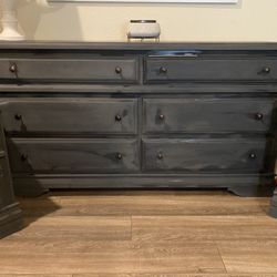 Bedroom Dresser With Two Nightstands 