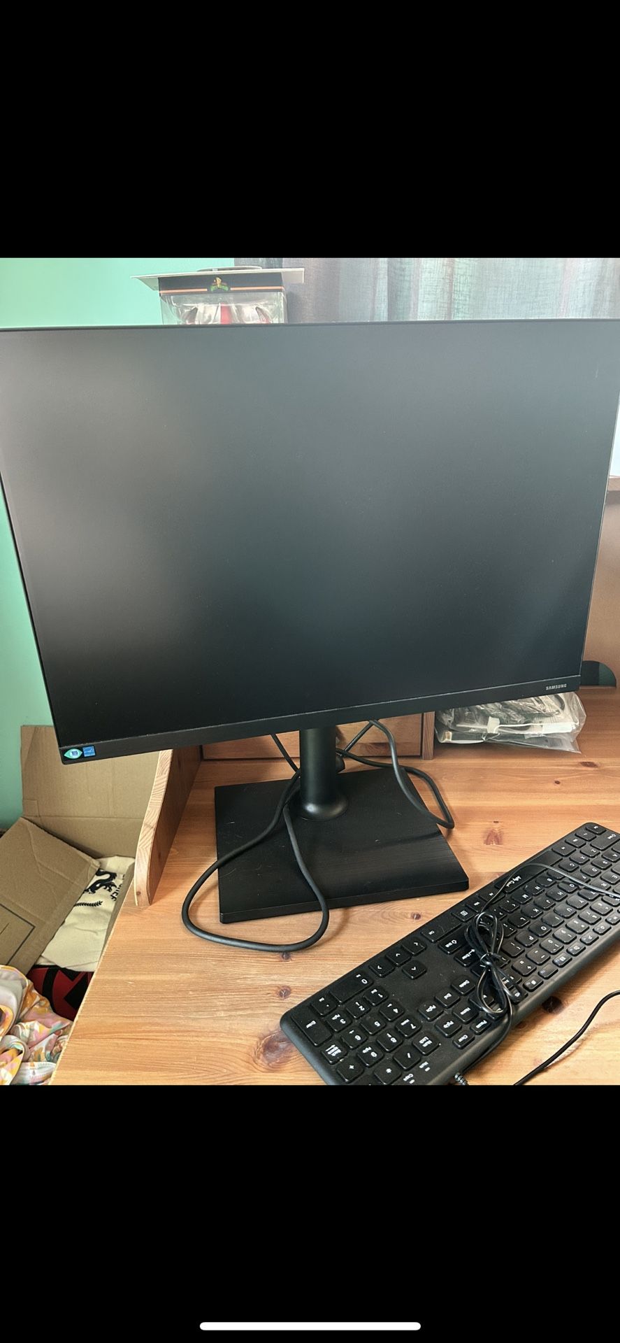2 Samsung 24inch Monitors