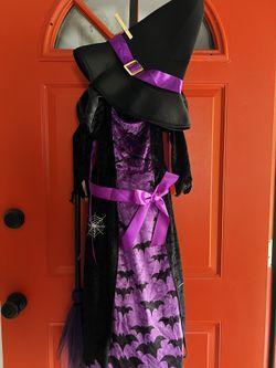 Halloween costumes (girls)