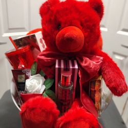 Valentine's Queen Of Hearts & Kisses Red Ber W/ "Kisses" Pillow Gift