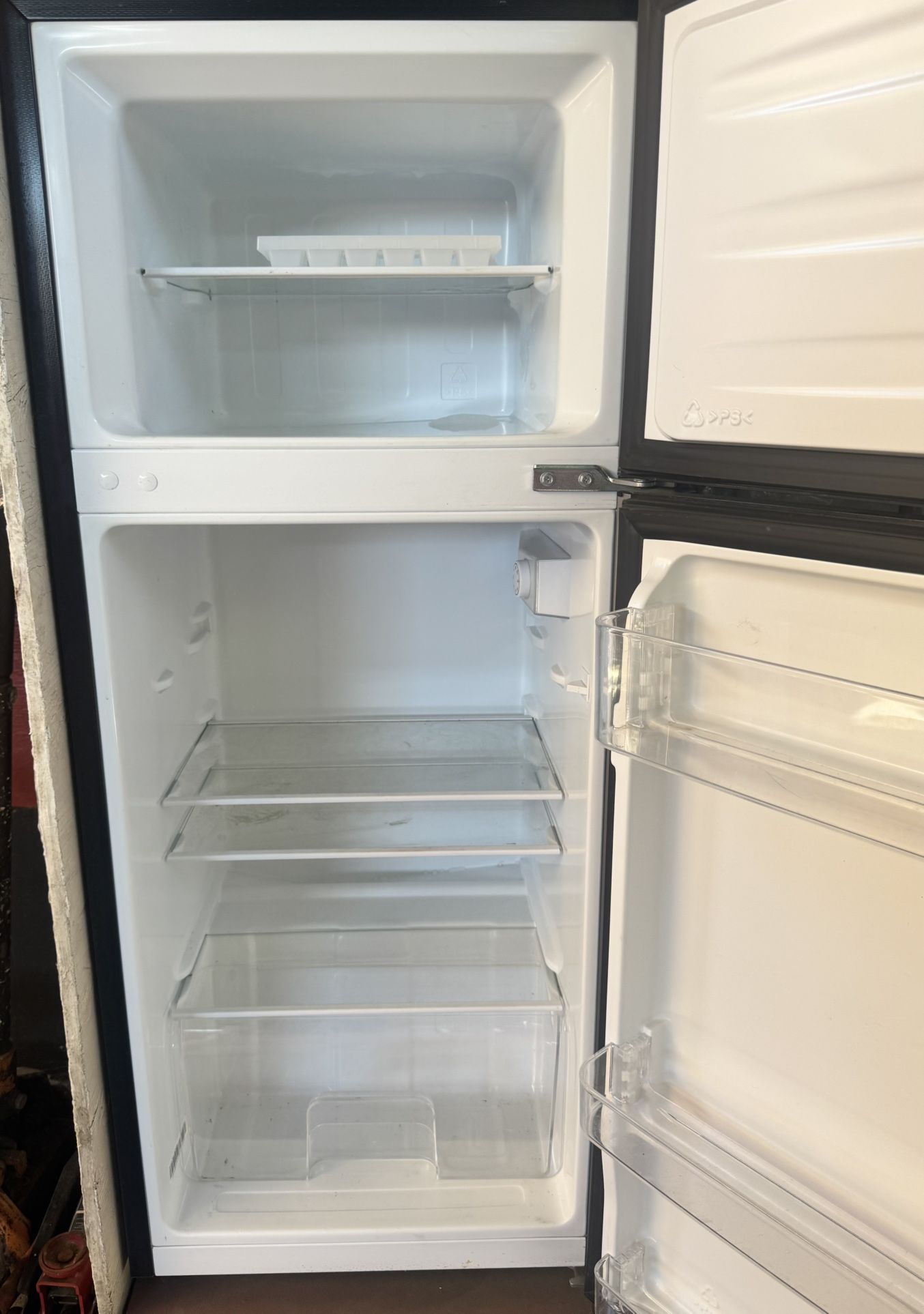 FridgeMaster Mini Fridge 