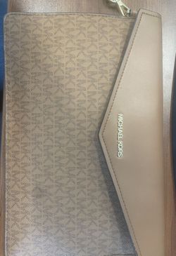 Michael Kors Clutch 