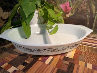Pyrex Black Scroll 1.5-quart oval divided casserole dish