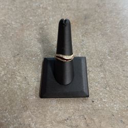 Women’s 18k Gold Cluster Ring 4 Grams 