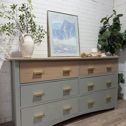 Vintage Solid Wood Dresser 6 Drawer