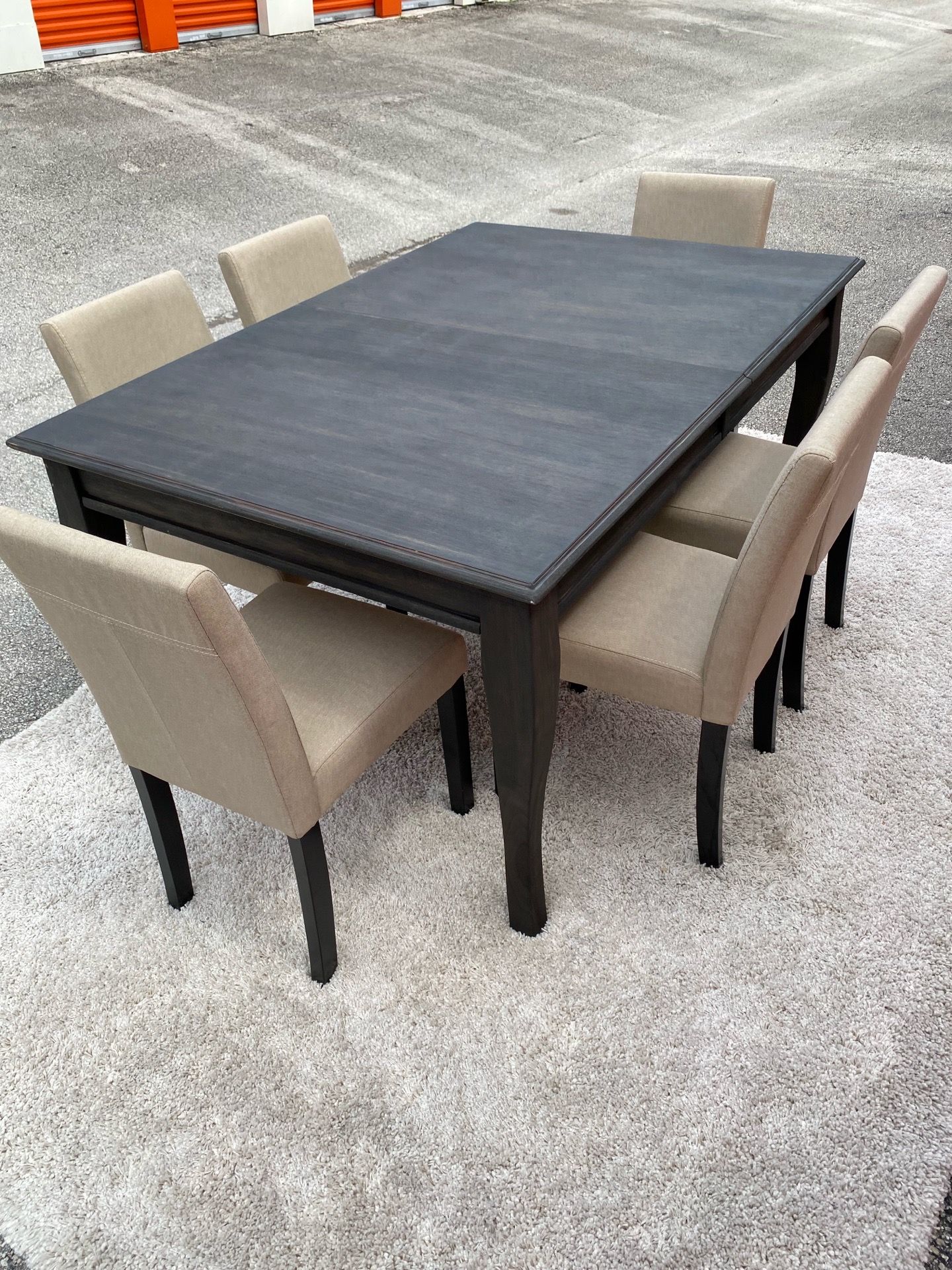 Comedor con 4 sillas / Exelentes condiciones Hacemos delivery
