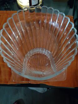 Glass Scallop Chip N Dip Bowl