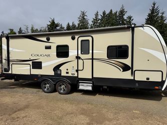 Cougar 25BHSWE RV Travel Trailer 2019 Super clean and well maintained!