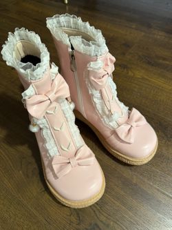 Brand New Girls Lace Winter Boots Size 34 