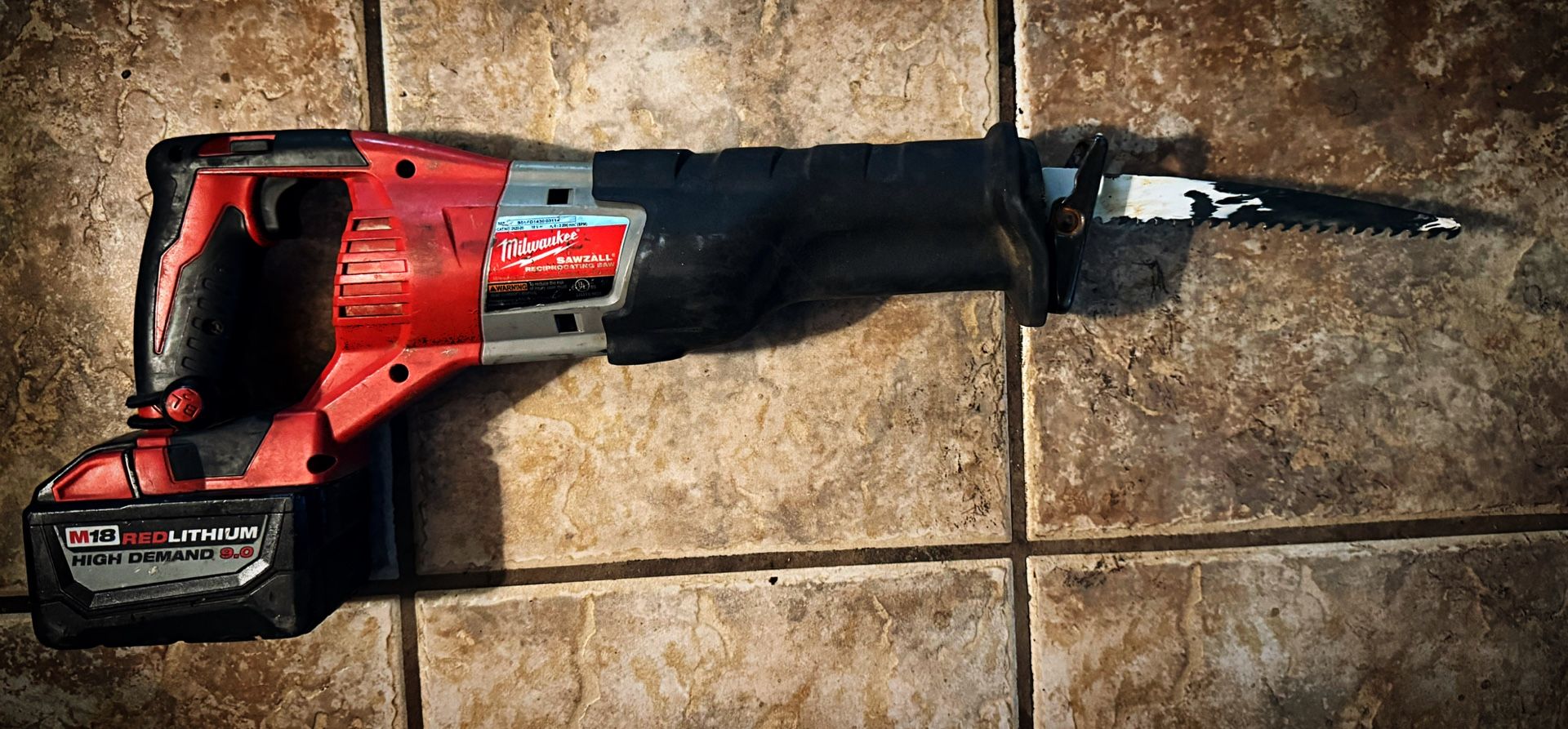 Milwaukee Saw (battery Operated With Charger)