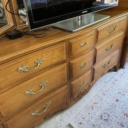 Ethan Allen Dresser W/ Mirror