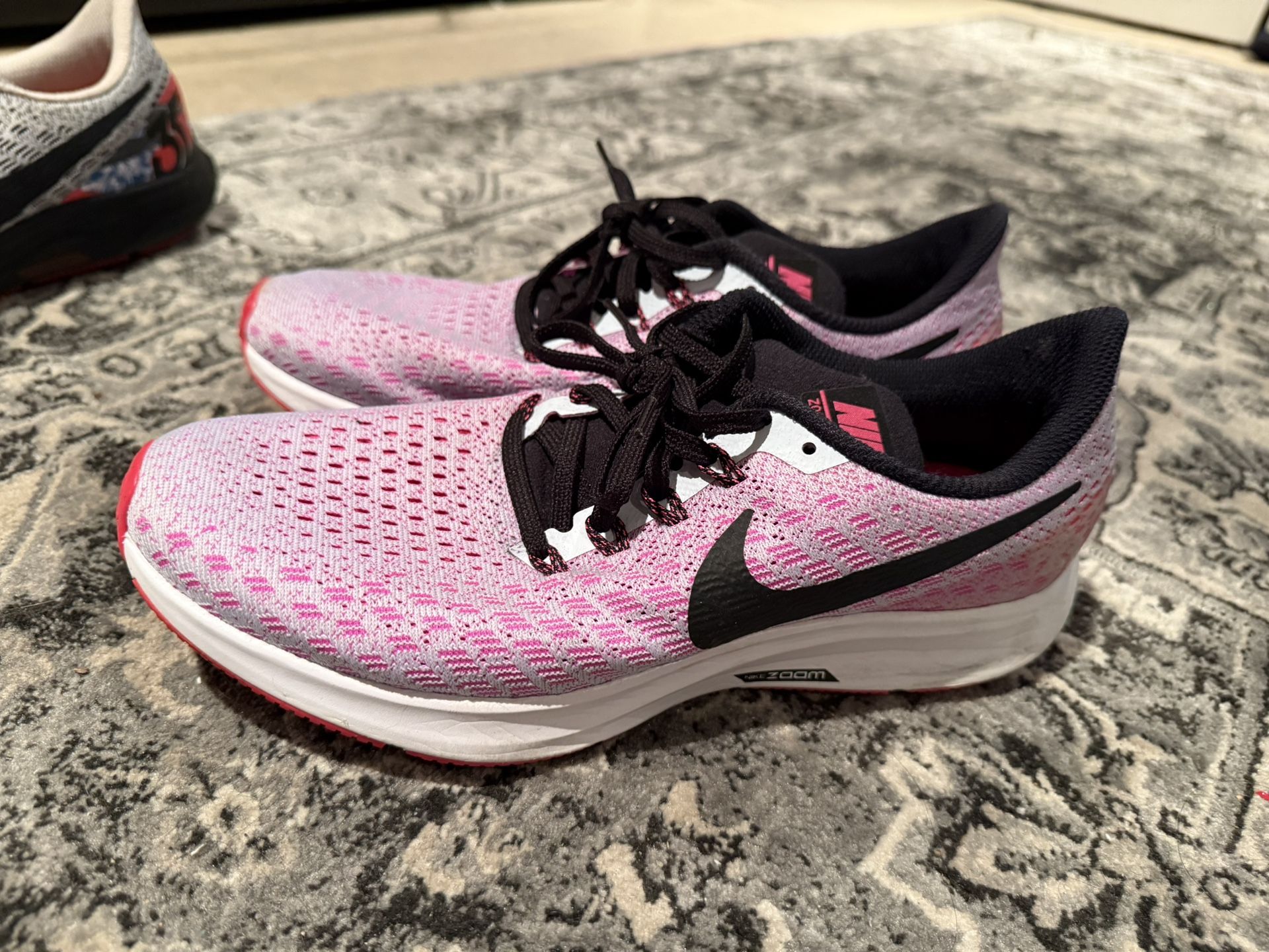 Nike Running Shoes -pink