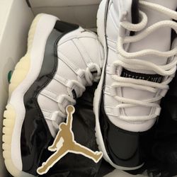 Jordan Retro 11 Grade School Size 6.5