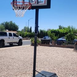 Lifetime ADJUSTABLE BASKETBALL HOOP
